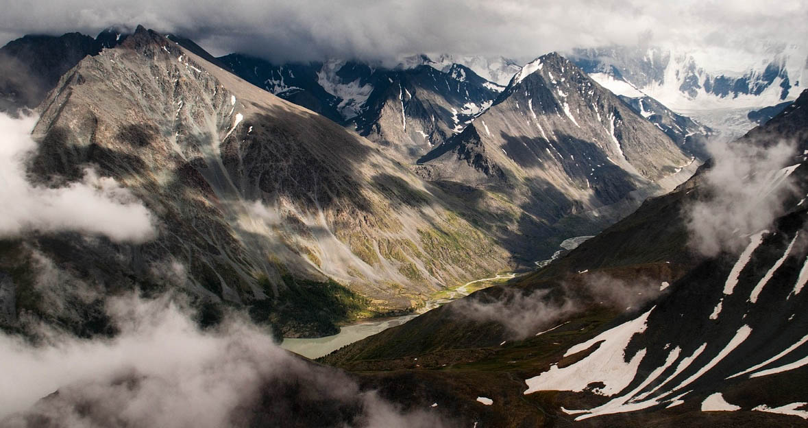Автор фото Алена Питеркина, июль 2108 спуск с перевала Кара-Тюрек в долину Аккема